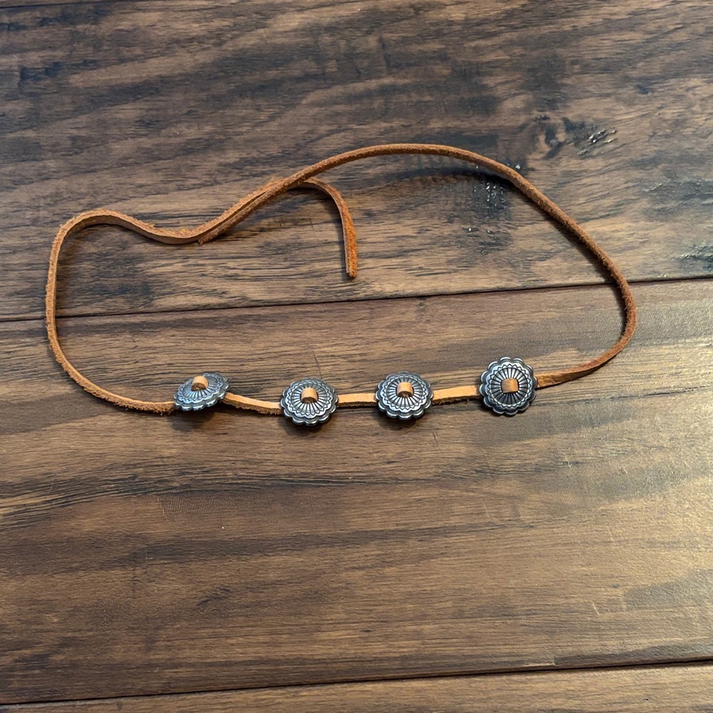 Boho Leather chocker with comcho Details